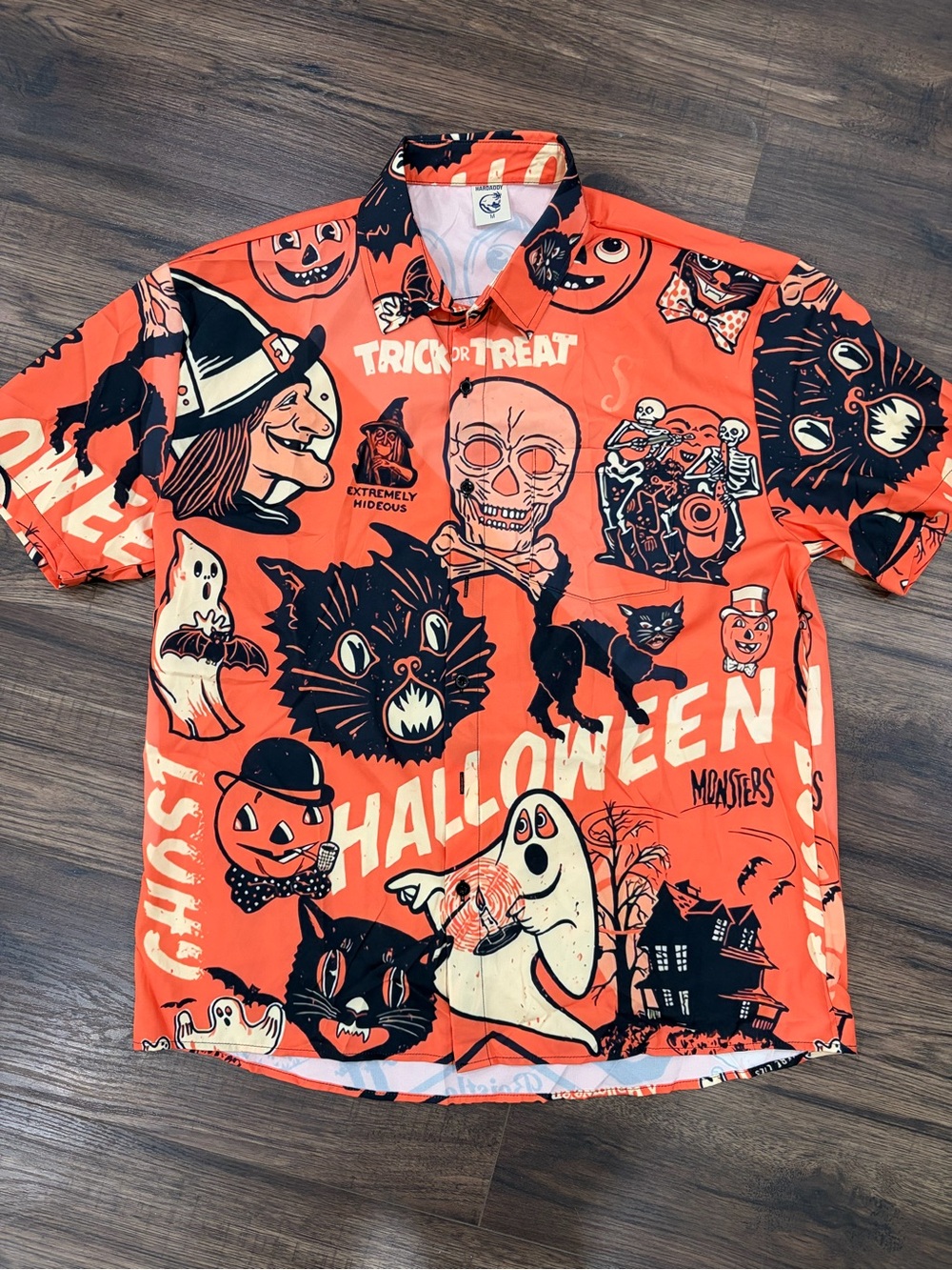 Men's Orange Halloween Print Short-Sleeve Button Down Shirt Size Medium NWOT